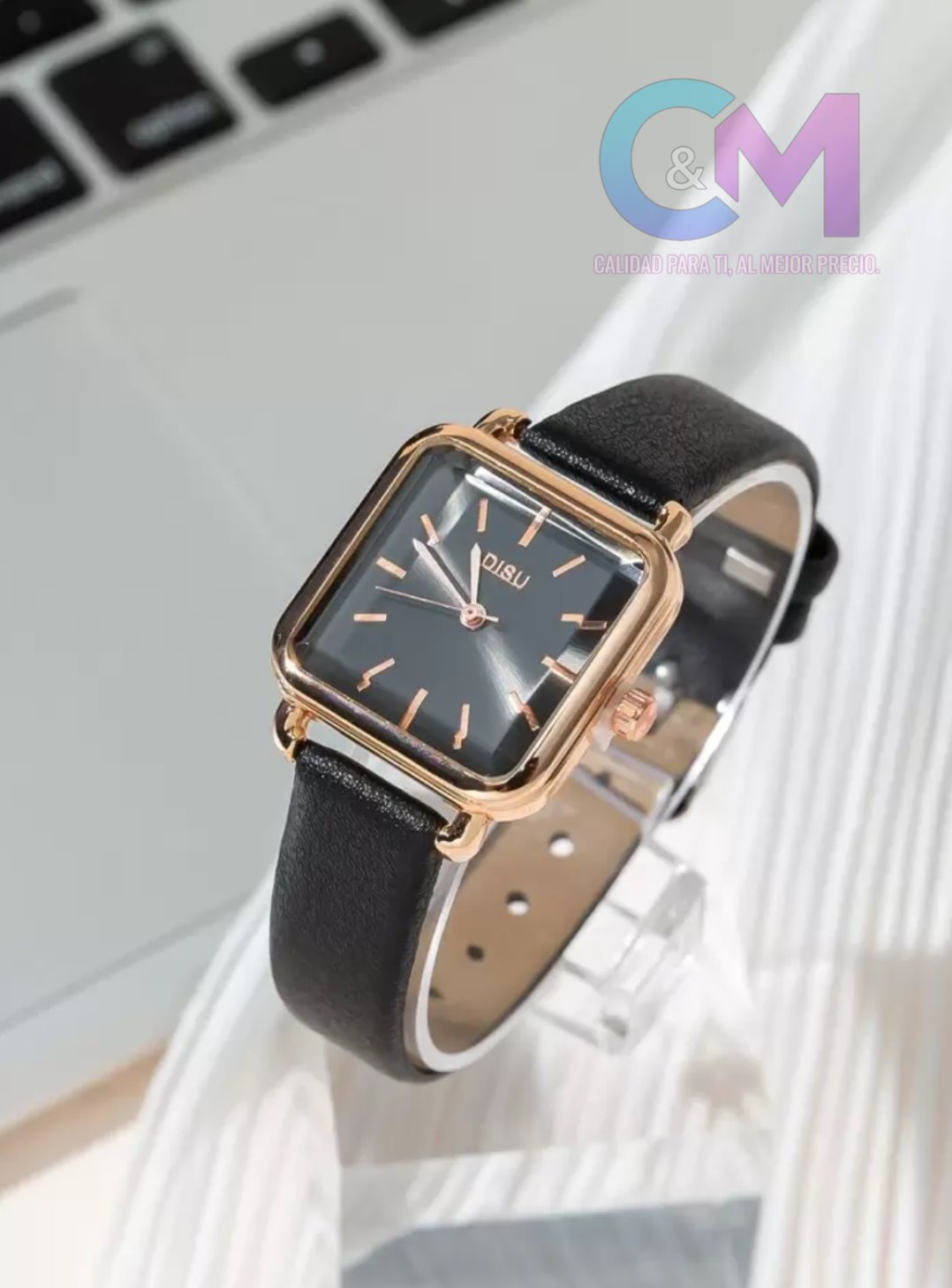 RELOJ CUADRO DE CENTRO COLOR NEGRO  CON MANIJAS CROMADAS DE COLOR ORO